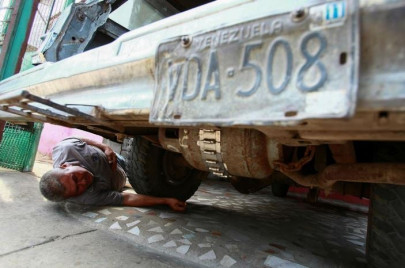 venezuelans revamp cars to run on cooking gas amid fuel shortages