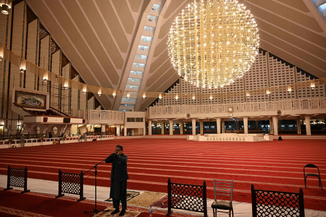 faisal mosque muezzin   a voice that touches heart