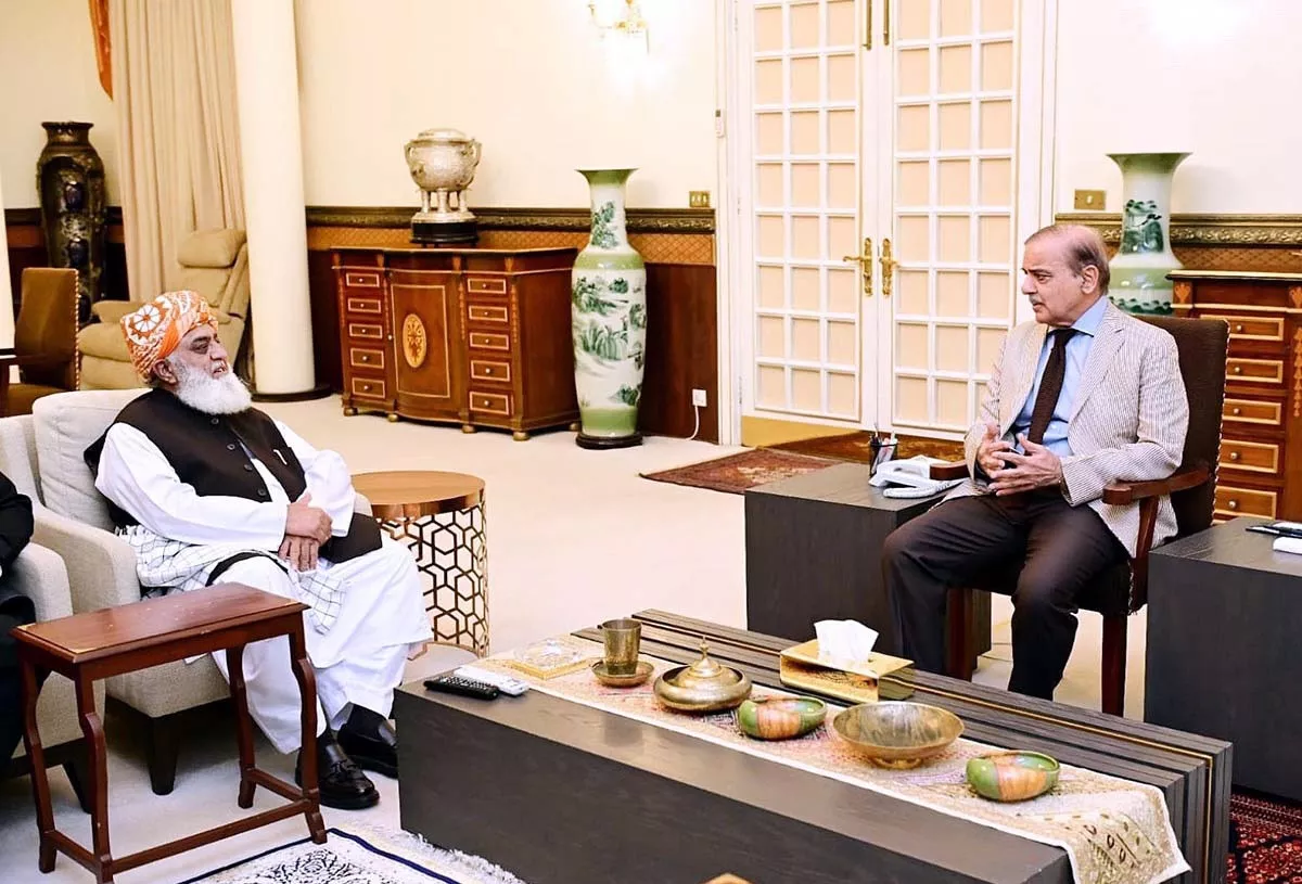 jui f chief maulana fazl calls on prime minister shehbaz sharif in the federal capital photo app jui f chief maulana fazl calls on prime minister shehbaz sharif in the federal capital photo app