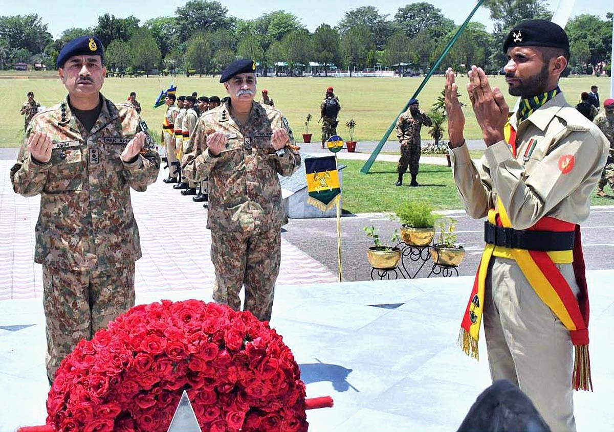 coas general asim munir pays tribute to fallen heroes offering fateha and laying a floral wreath at the martyrs monument in sialkot photo app