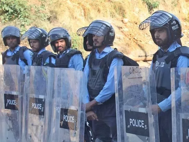 police young doctors clash in islamabad police young doctors clash in islamabad