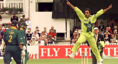 c mon hit me in front of square akhtar gibbs recall famous sharjah clash