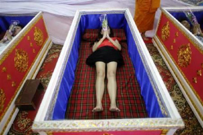 to start life afresh thais practice death