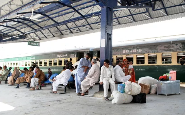 pakistan railway s woes continue as engineers go on strike pakistan railway s woes continue as engineers go on strike