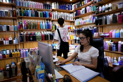 china s exporters go online to tap domestic market amid pandemic china s exporters go online to tap domestic market amid pandemic