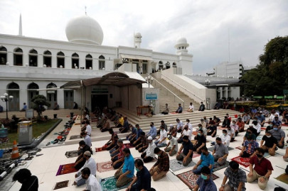 jakarta mosques host friday prayers for first time in two months jakarta mosques host friday prayers for first time in two months
