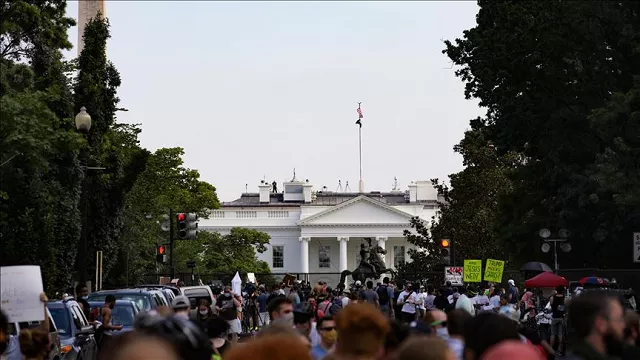 people continue to protest over the death of george floyd on june 4 2020 at lafayette square near white house in washington dc united states photo anadolu agency people continue to protest over the death of george floyd on june 4 2020 at lafayette square near white house in washington dc united states photo anadolu agency