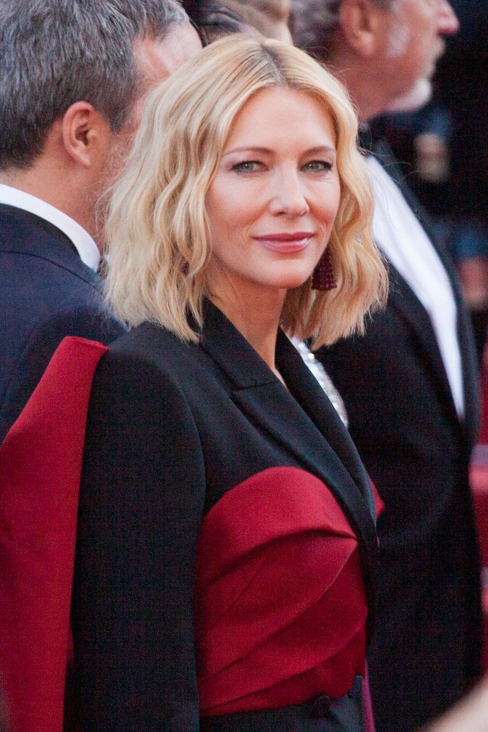 cate blanchett suffers accident with a chainsaw
