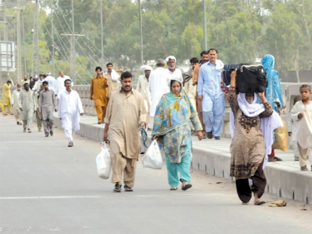 commuters without masks punished in faisalabad