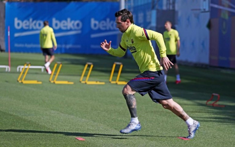 argentine trained alone on saturday at camp nou after sitting out the team 039 s previous two sessions photo afp