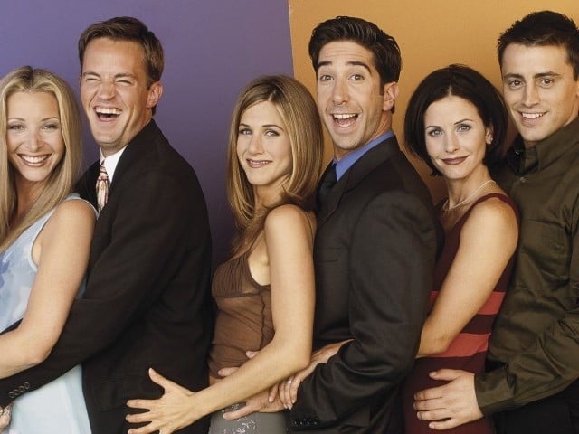 FRIENDS -- Pictured: (l-r) Lisa Kudrow as Phoebe Buffay, Matthew Perry as Chandler Bing, Jennifer Aniston as Rachel Green, David Schwimmer as Ross Geller, Courteney Cox as Monica Geller, Matt Le Blanc as Joey Tribbiani -- Photo by: David Bjerke/NBCU Photo Bank