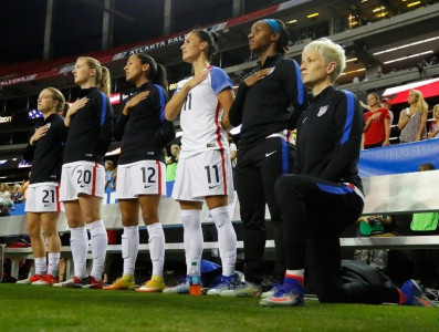 us soccer to review no kneeling anthem policy