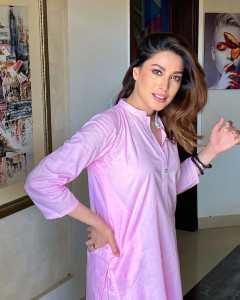 mehwish hayat calls out littering in islamabad mehwish hayat calls out littering in islamabad