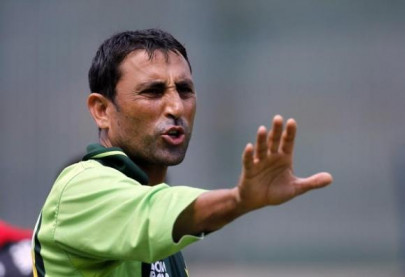ramiz raja warns pcb against younis khan s mood swings temperament issues