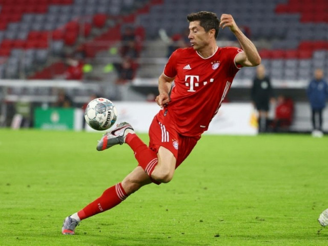 munich striker settled the matter with the winner 16 minutes from time to claim his 45th goal this season photo afp