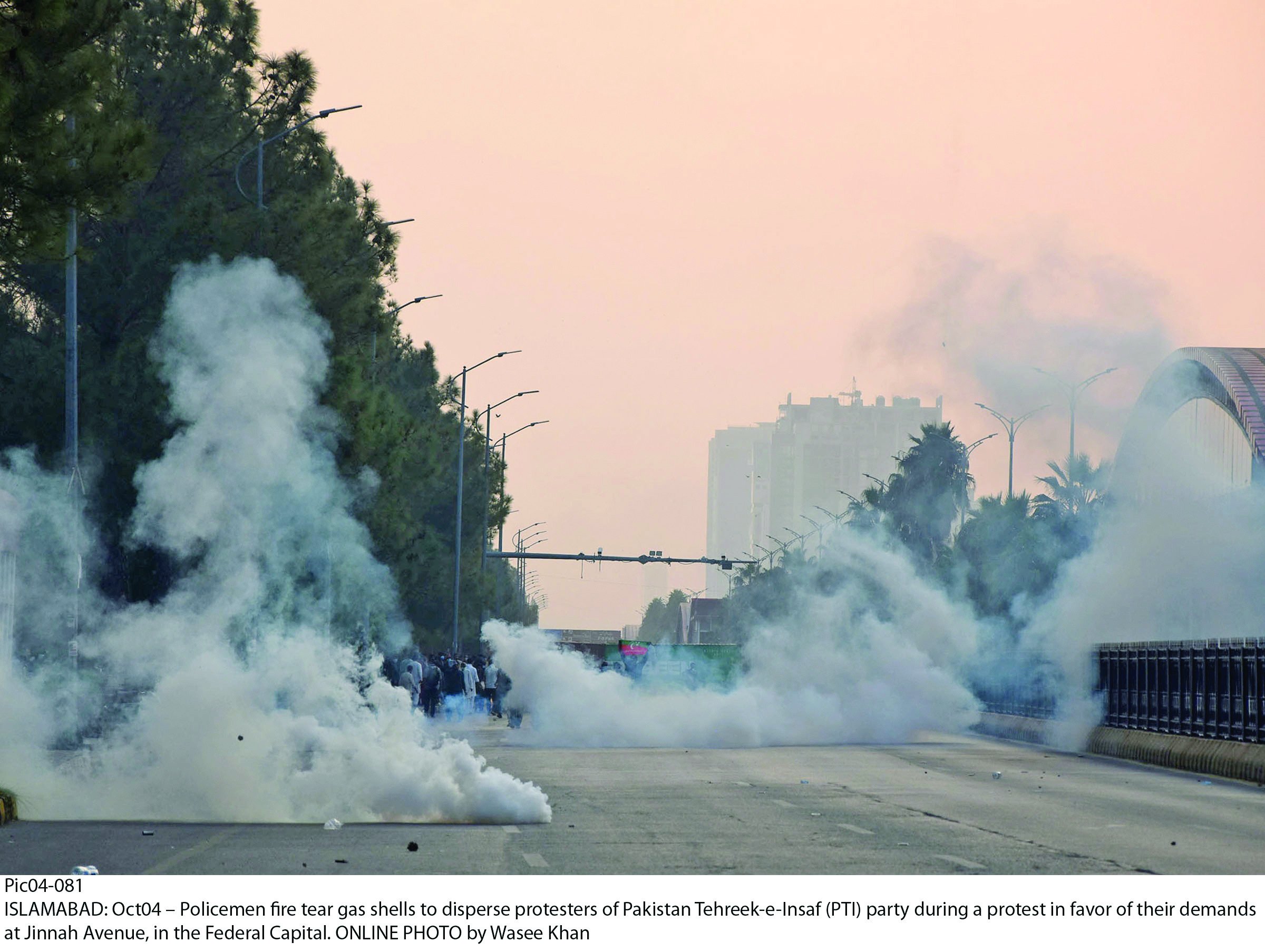 police fire tear gas shells to disperse pti protesters on jinnah avenue in islamabad photo online