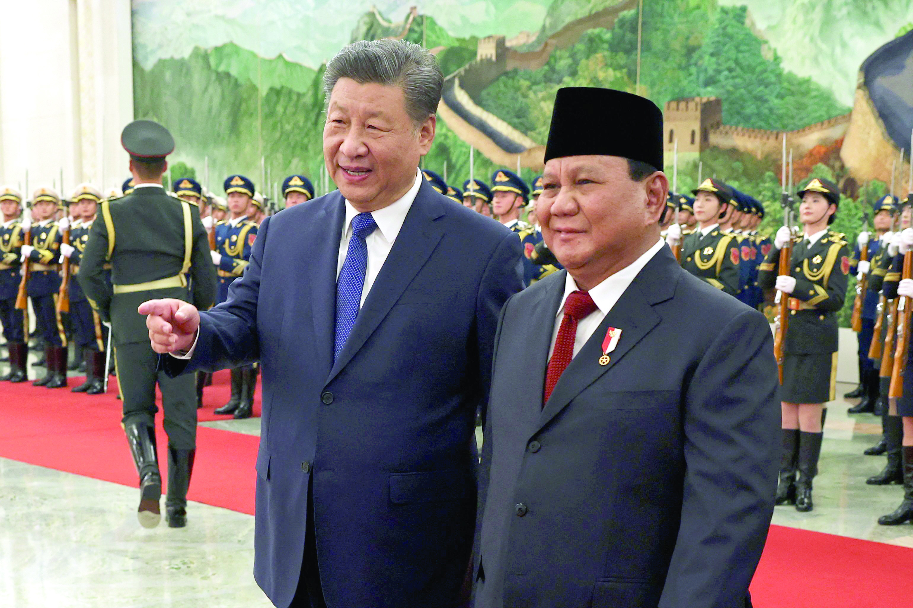 chinese president xi jinping and indonesian president prabowo subianto attend a welcome ceremony at the great hall of the people in beijing photo afp