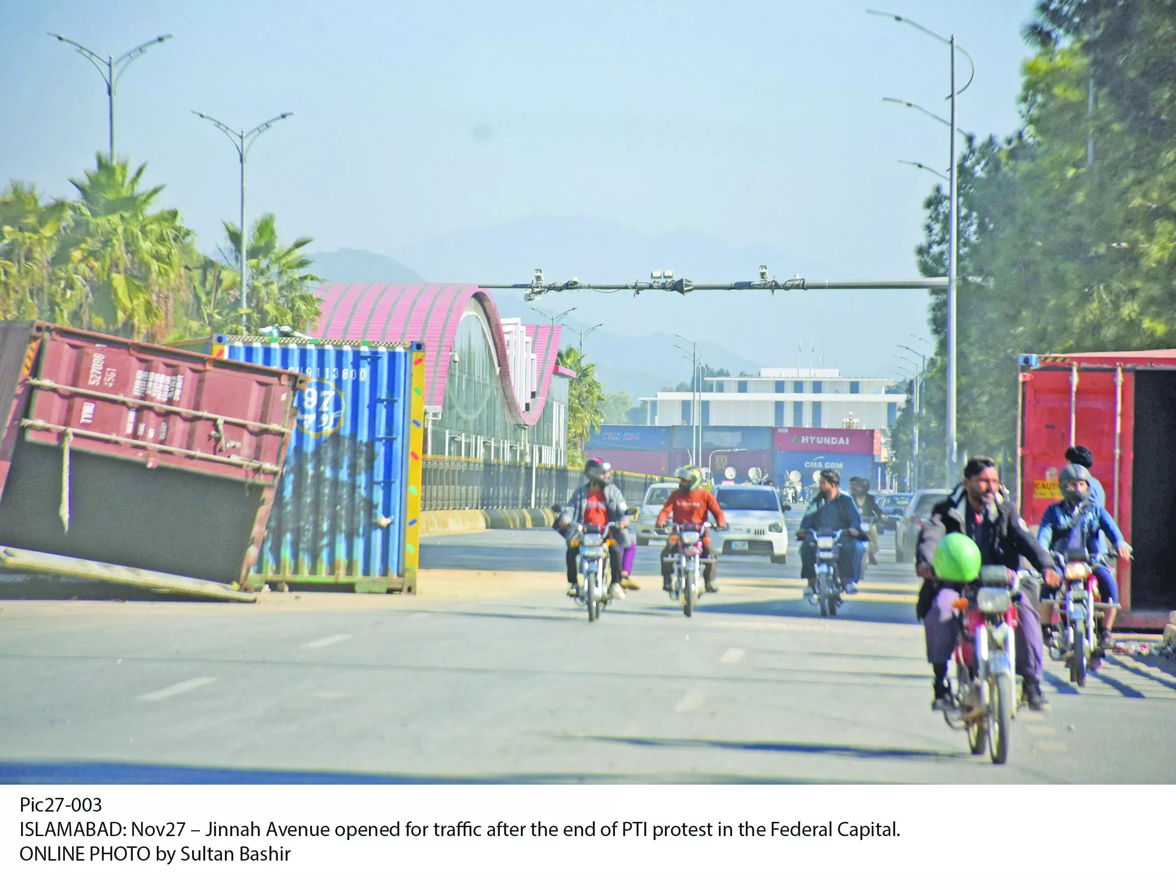 traffic moves smoothly on a road after the removal of containers in islamabad photo online traffic moves smoothly on a road after the removal of containers in islamabad photo online