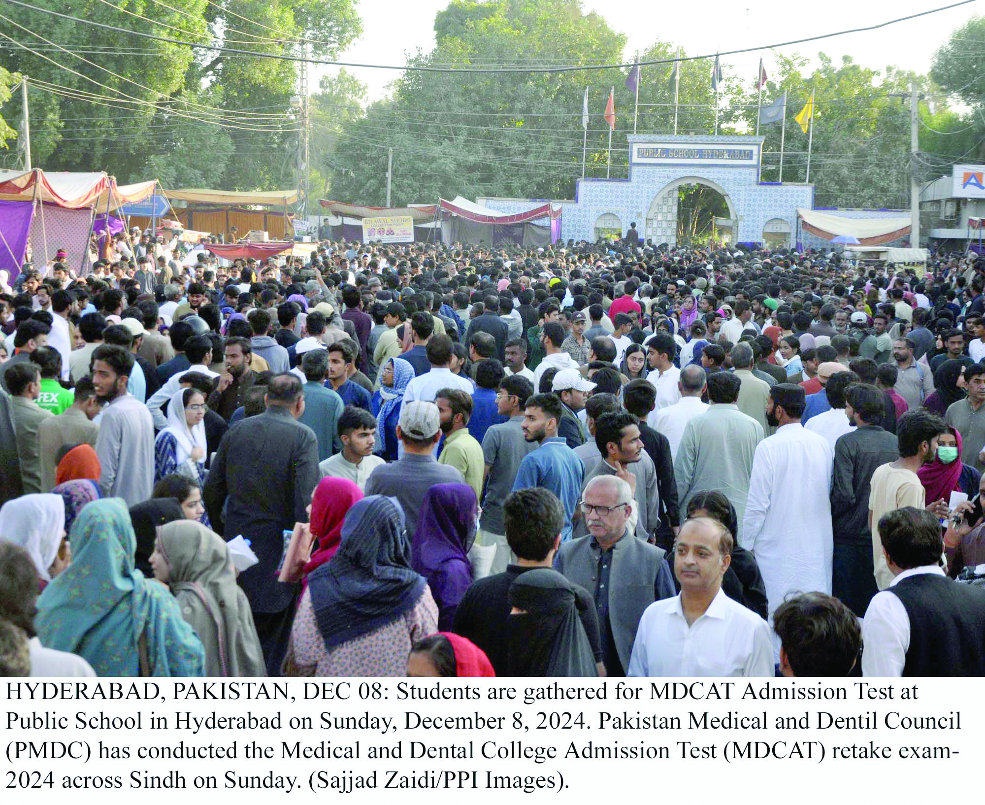 students and parents gather outside the hyderabad public school for the reconduct of the mdcat 2024 on sunday photo ppi