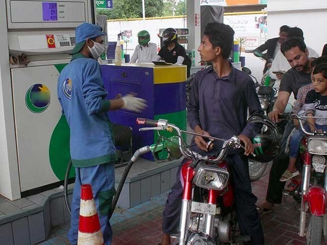 After initial gaffe, govt notifies cut in fuel rates | The Express Tribune