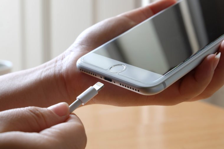 Don't make these five mistakes while charging your mobile, keep these things safe.