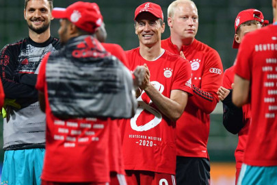 lewandowski misses the fans as bayern clinch title behind closed doors lewandowski misses the fans as bayern clinch title behind closed doors