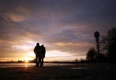 lovebirds jump into canal to commit suicide lovebirds jump into canal to commit suicide
