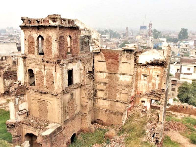 crumbling sheikhupura fort awaits restoration crumbling sheikhupura fort awaits restoration