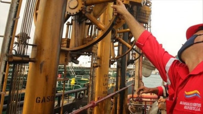 us sanctions firms accused of exporting venezuelan oil
