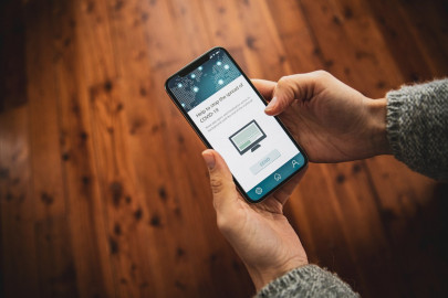 uk switches from homegrown covid 19 tracing app to google apple model uk switches from homegrown covid 19 tracing app to google apple model