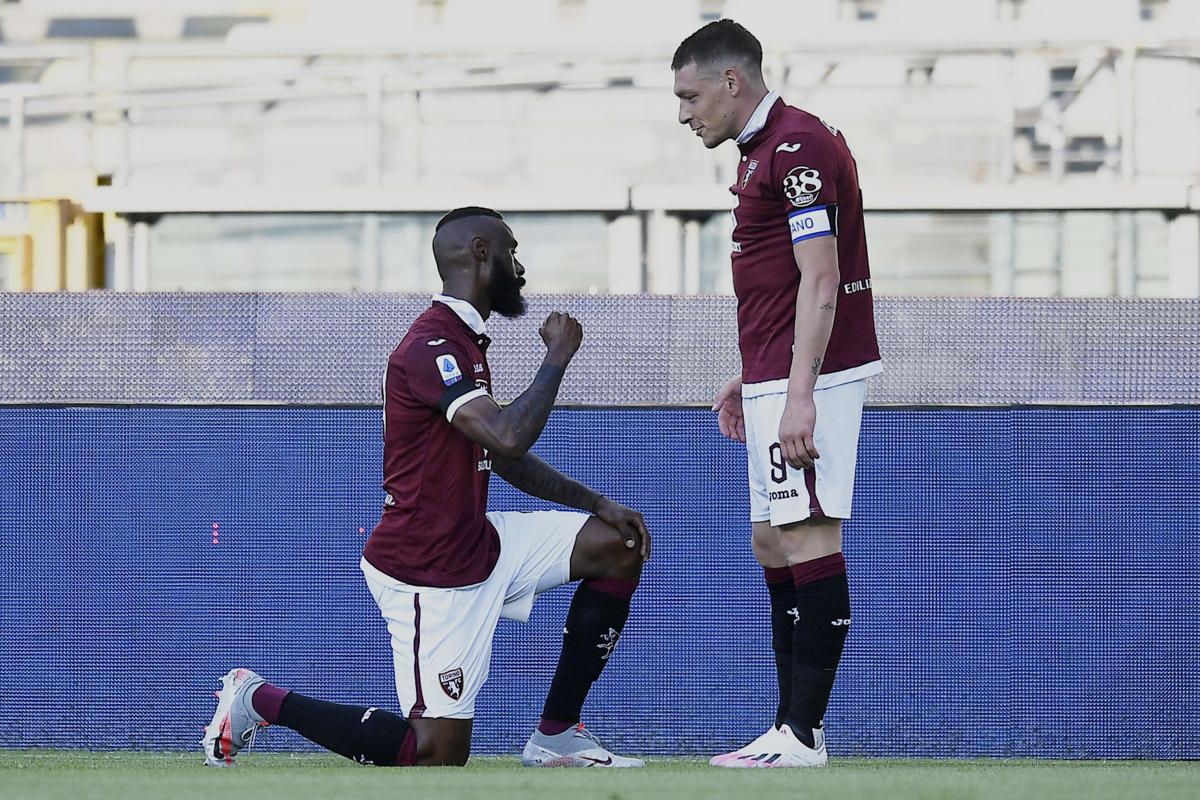 torino 039 s shirts had the words quot thank you to all the heroes quot printed under the badge as a tribute to italy 039 s health workers photo reuters