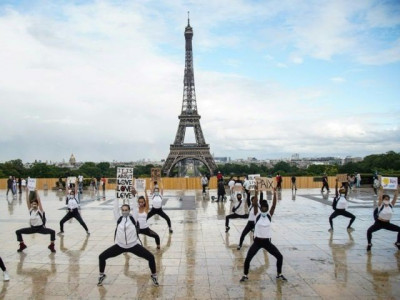 paris throws off mask to party like the virus never was paris throws off mask to party like the virus never was