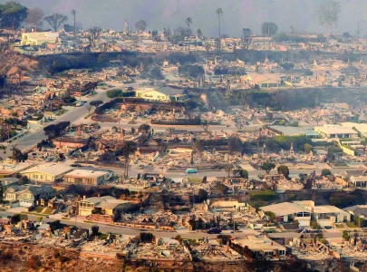 wind lull offers hope in los angeles fires