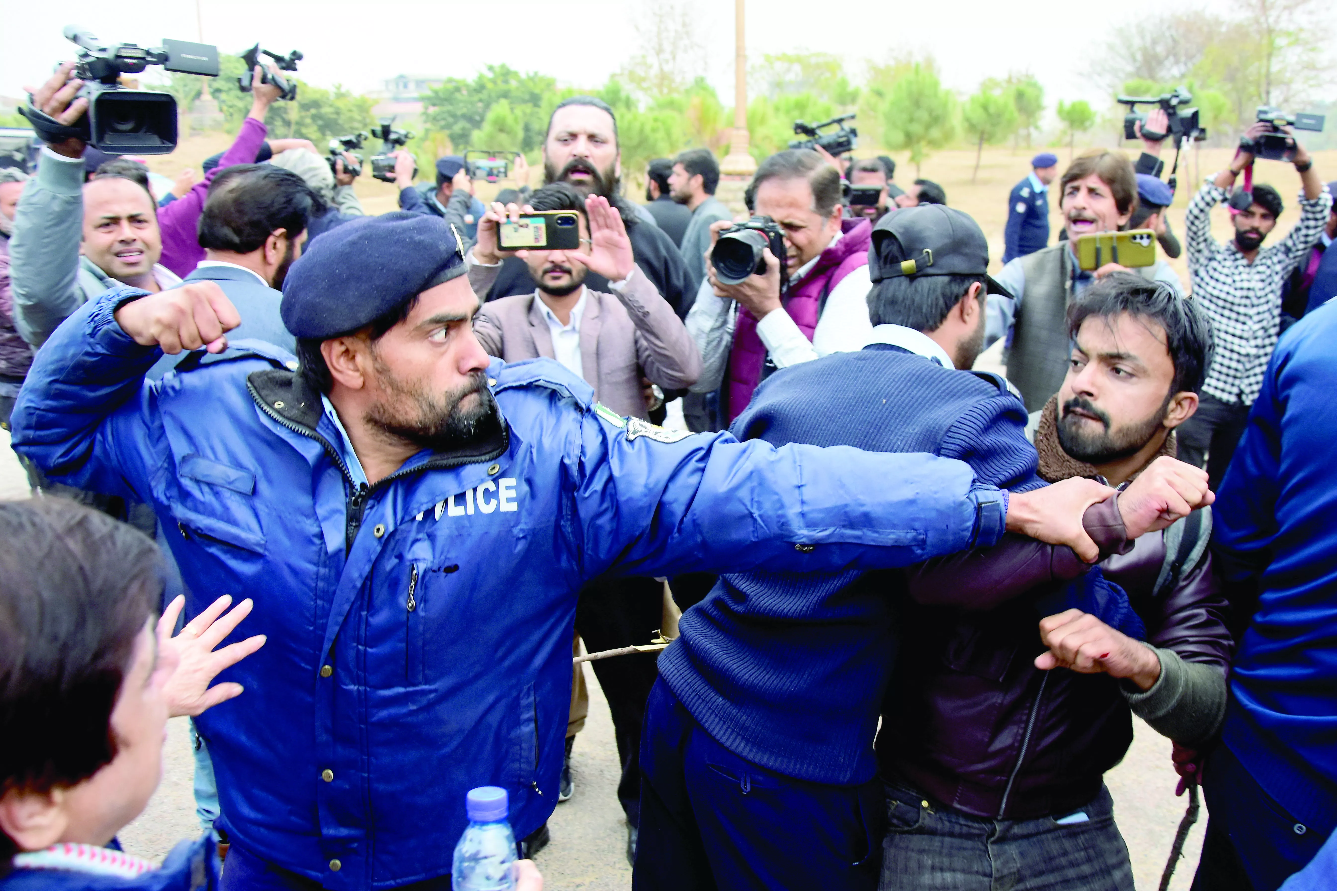 peca bill gets senate s nod amid protest peca bill gets senate s nod amid protest