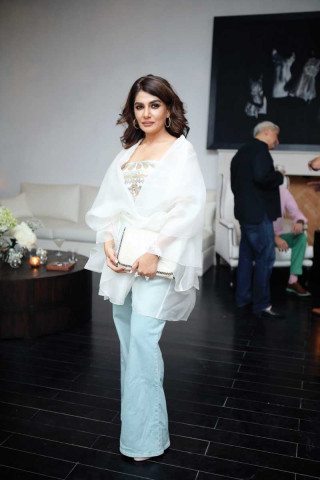 iffat omer candles and couture mehreen syed celebrates her birthday admist family and friends in lahore