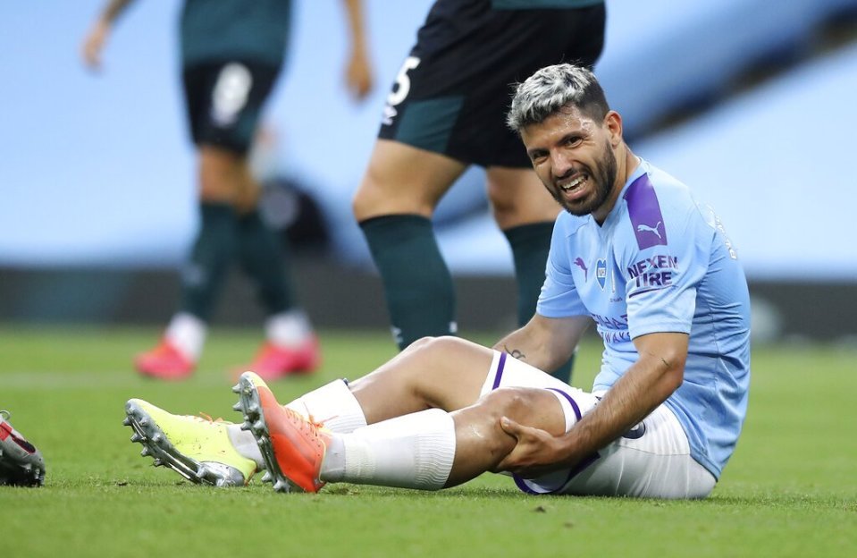 the club 039 s record goalscorer limped off with the injury in monday 039 s 5 0 premier league home win over burnley photo reuters