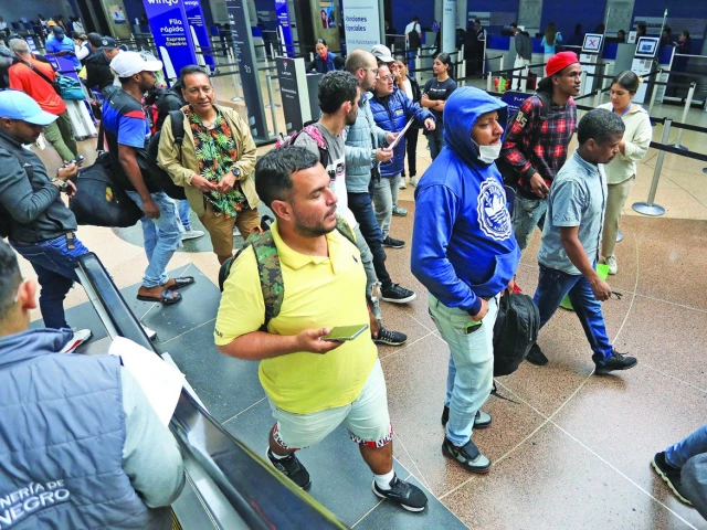 colombian migrants deported from panama arrive in colombia photo afp colombian migrants deported from panama arrive in colombia photo afp