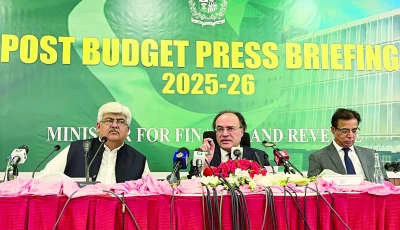finance minister muhammad aurangzeb along with fbr chairman rashid mahmood langrial and finance secretary imdadullah bosal addresses a news conference in islamabad photo reuters
