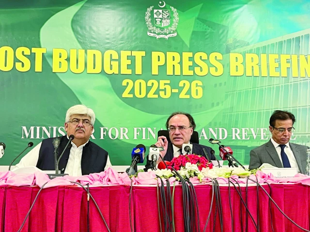 finance minister muhammad aurangzeb along with fbr chairman rashid mahmood langrial and finance secretary imdadullah bosal addresses a news conference in islamabad photo reuters