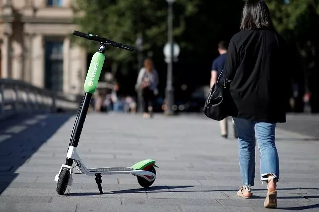 a woman walks past a dock free electric scooter lime s by california based bicycle sharing service lime displayed on their launch day in paris france june 22 2018 photo reuters a woman walks past a dock free electric scooter lime s by california based bicycle sharing service lime displayed on their launch day in paris france june 22 2018 photo reuters