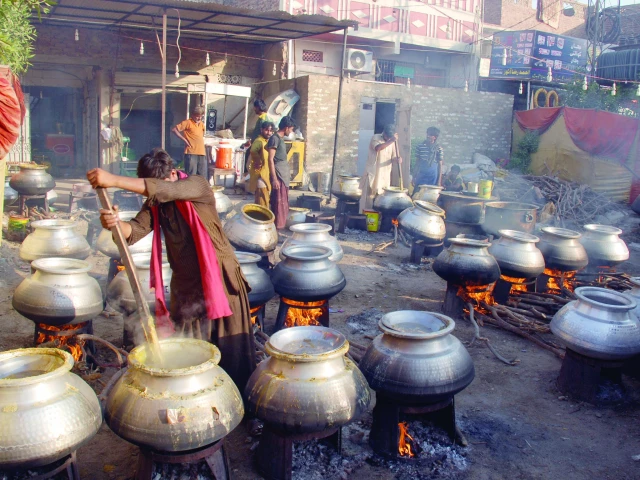 skilled cooks at a pakwan centre in hyderabad prepare the traditional spice rich haleem for muharram niyaz blending age old techniques with deep flavour photo express skilled cooks at a pakwan centre in hyderabad prepare the traditional spice rich haleem for muharram niyaz blending age old techniques with deep flavour photo express