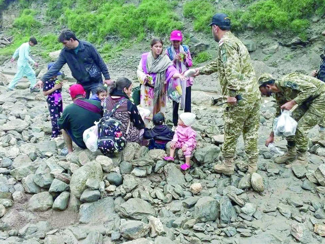 army soldiers evacuate tourists from a landslide hit area in babusar gilgit baltistan photo afp army soldiers evacuate tourists from a landslide hit area in babusar gilgit baltistan photo afp