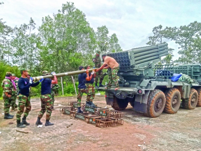 cambodian soldiers reload the bm 21 multiple rocket launcher in preah vihear province photo afp cambodian soldiers reload the bm 21 multiple rocket launcher in preah vihear province photo afp