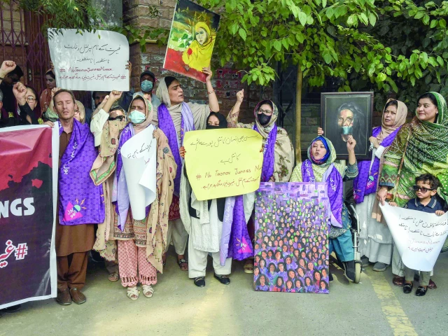 human rights activists shout slogans during a protest in quetta against the alleged honour killing of a couple last month in balochistan after eloping photo afp human rights activists shout slogans during a protest in quetta against the alleged honour killing of a couple last month in balochistan after eloping photo afp