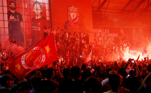 fans sang the club 039 s famous songs and chants including the team 039 s anthem quot you 039 ll never walk alone quot photo reuters fans sang the club 039 s famous songs and chants including the team 039 s anthem quot you 039 ll never walk alone quot photo reuters