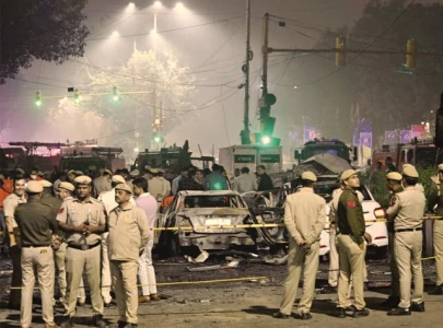 eight killed in mysterious car blast near delhi s red fort