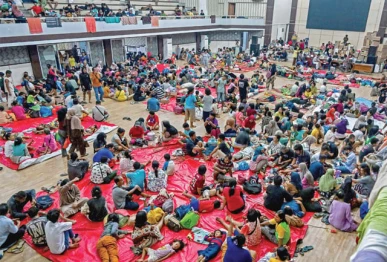 asia floods death toll tops 1 100 as troops aid survivors