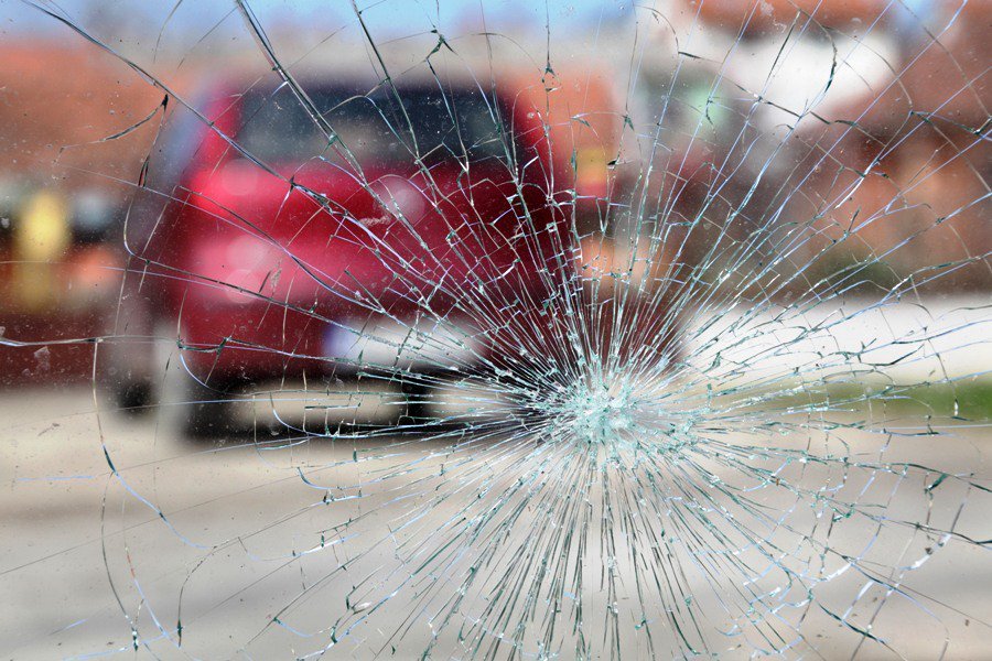 four killed as car rams into pedestrian bridge in karachi