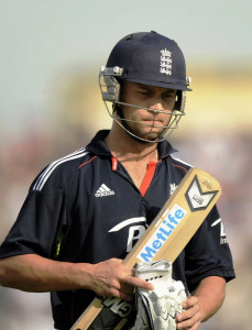 trott ruled out of 3rd test
