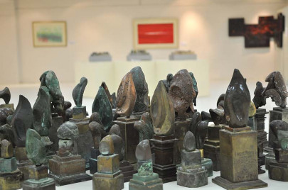 armed with paintbrushes nca principal brings show to karachi armed with paintbrushes nca principal brings show to karachi